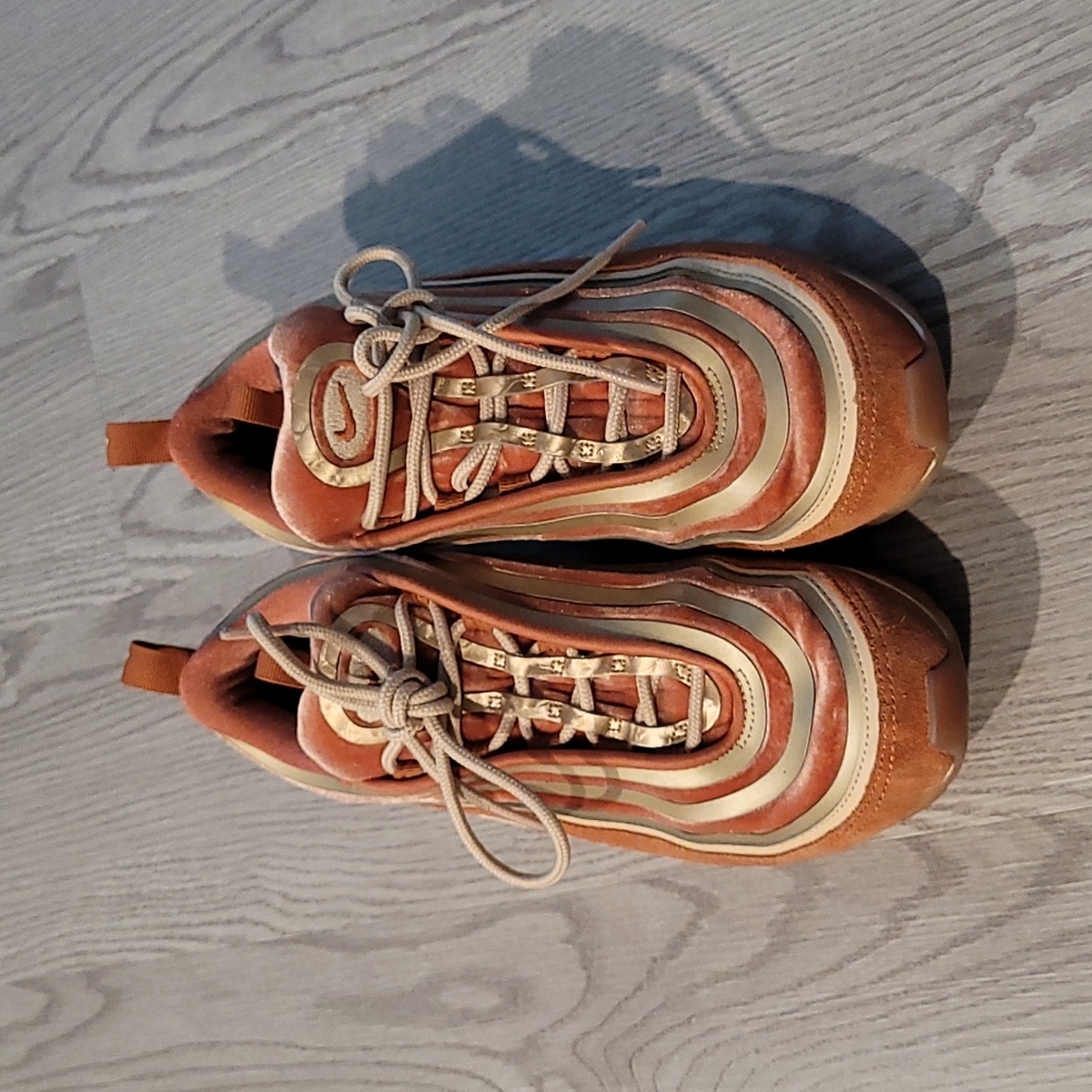 Nike Women's Sneakers in Orange and Cream